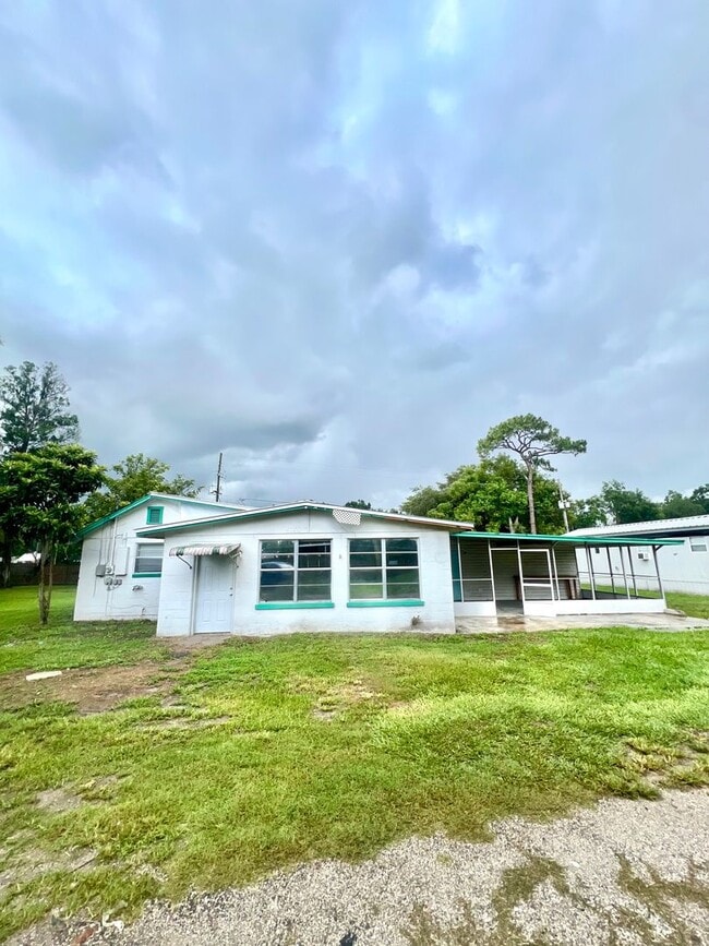 Primary Photo - 3 Bed, 2 Bath FOR RENT- South Zepyhrhills