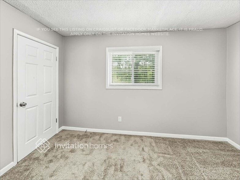 Building Photo - 3166 Robindale Rd