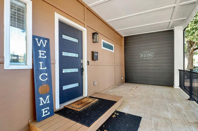 Building Photo - 2016 Brewton Dr