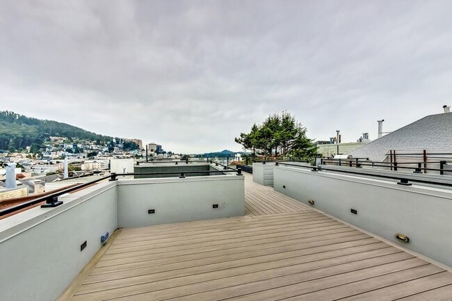 Building Photo - Luxury Brand New Remodeled 4 Bedroom Flat ...