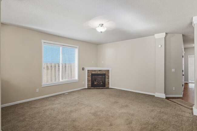 Building Photo - Delightful 4-Bedroom, 2.5-Bath Home in the...
