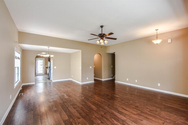 Building Photo - 3627 Fox Tail Dr
