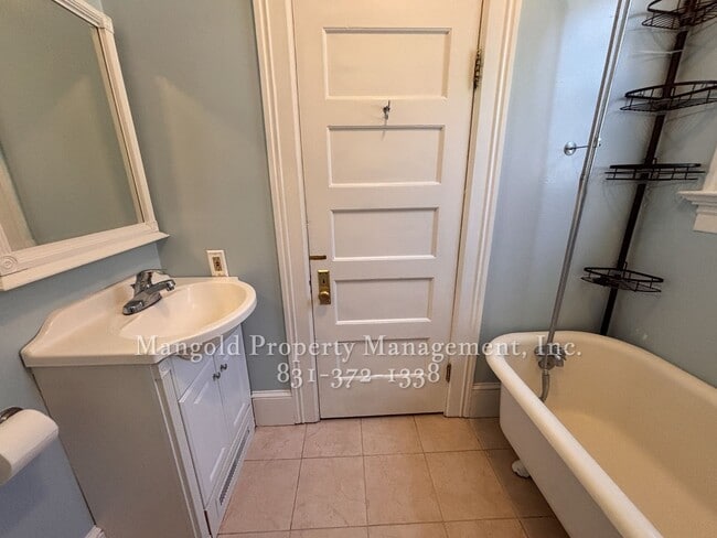 Building Photo - Beautiful three-bedroom two-bath home located in Monterey!