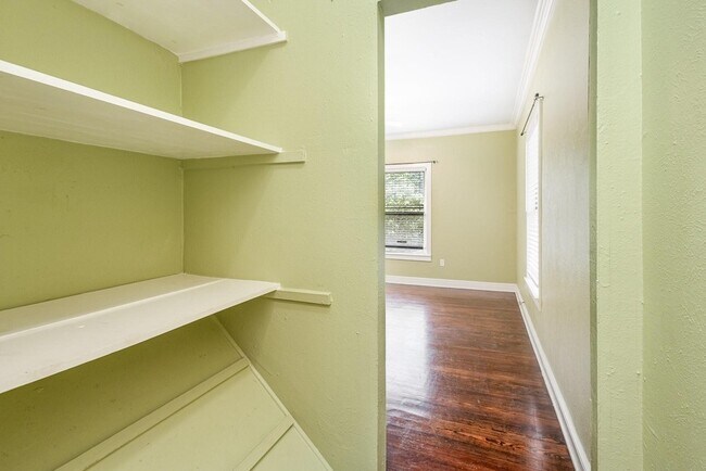 Building Photo - 210 S Rosemont Ave