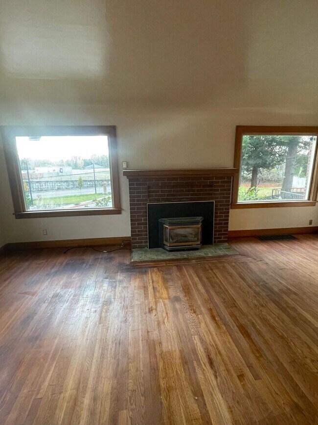 Building Photo - 3950 Northwest Ave