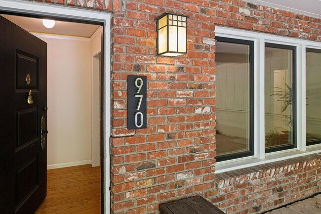 Building Photo - Beautiful Ranch Home with Bonus Room & Detached ADU | Minutes to Downtown