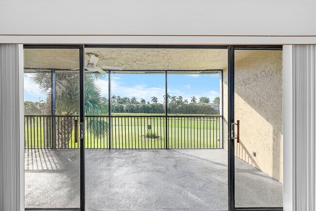 Building Photo - 5054 Golfview Ct