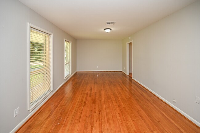 Building Photo - 1602 Sheridan Dr