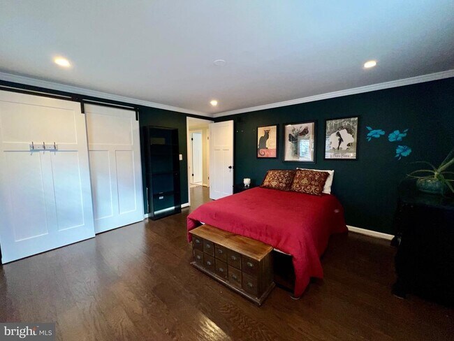 Building Photo - 909 St Stephens Rd