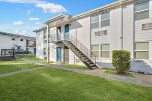 Building Photo - Azul Door Apartments