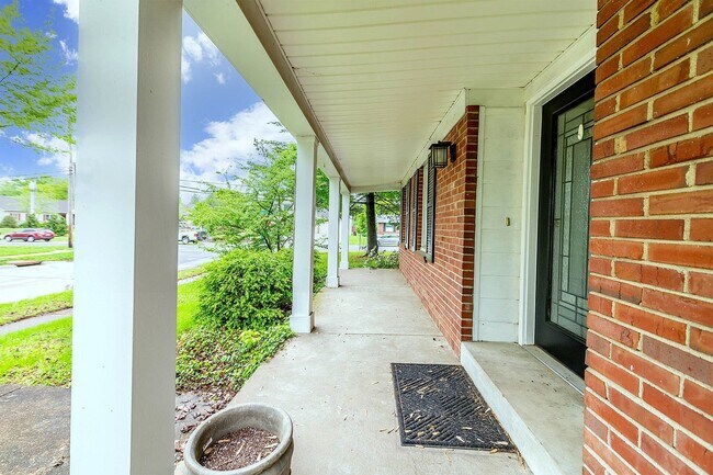 Building Photo - 3-Bedroom Home in Lindbergh School District Near Mercy St. Anthonys Hospital – Prime Location!