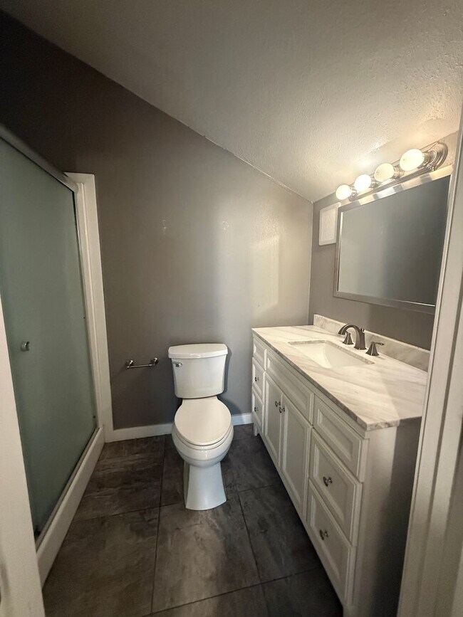 Building Photo - 4007 Dunlap Ave