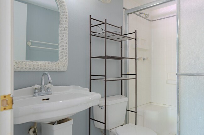 Building Photo - 8215 Sun Spring Cir