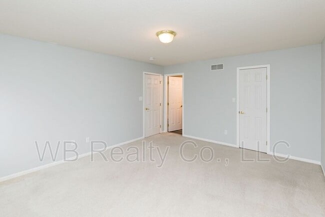 Building Photo - 10525 Hickory Dr