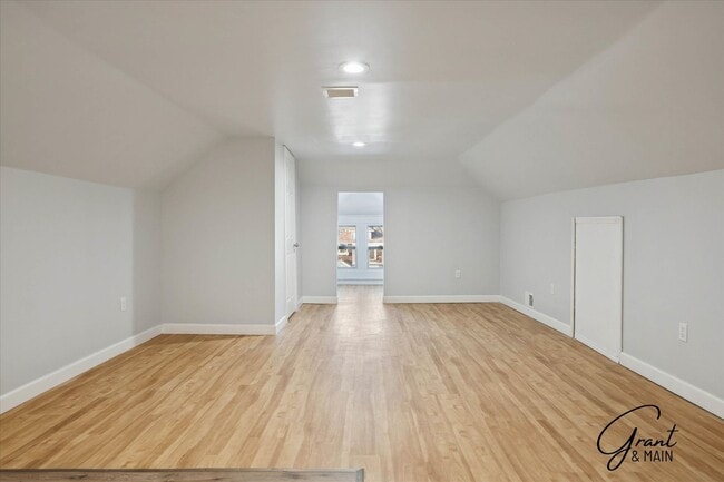 Building Photo - 1613 Virginia Park St