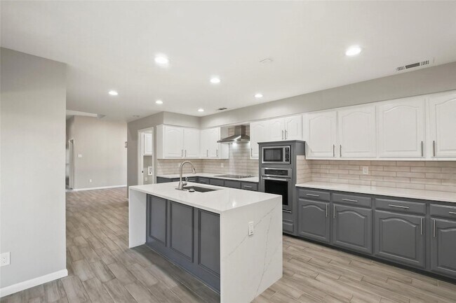 Building Photo - 6019 Yellow Rock Trail