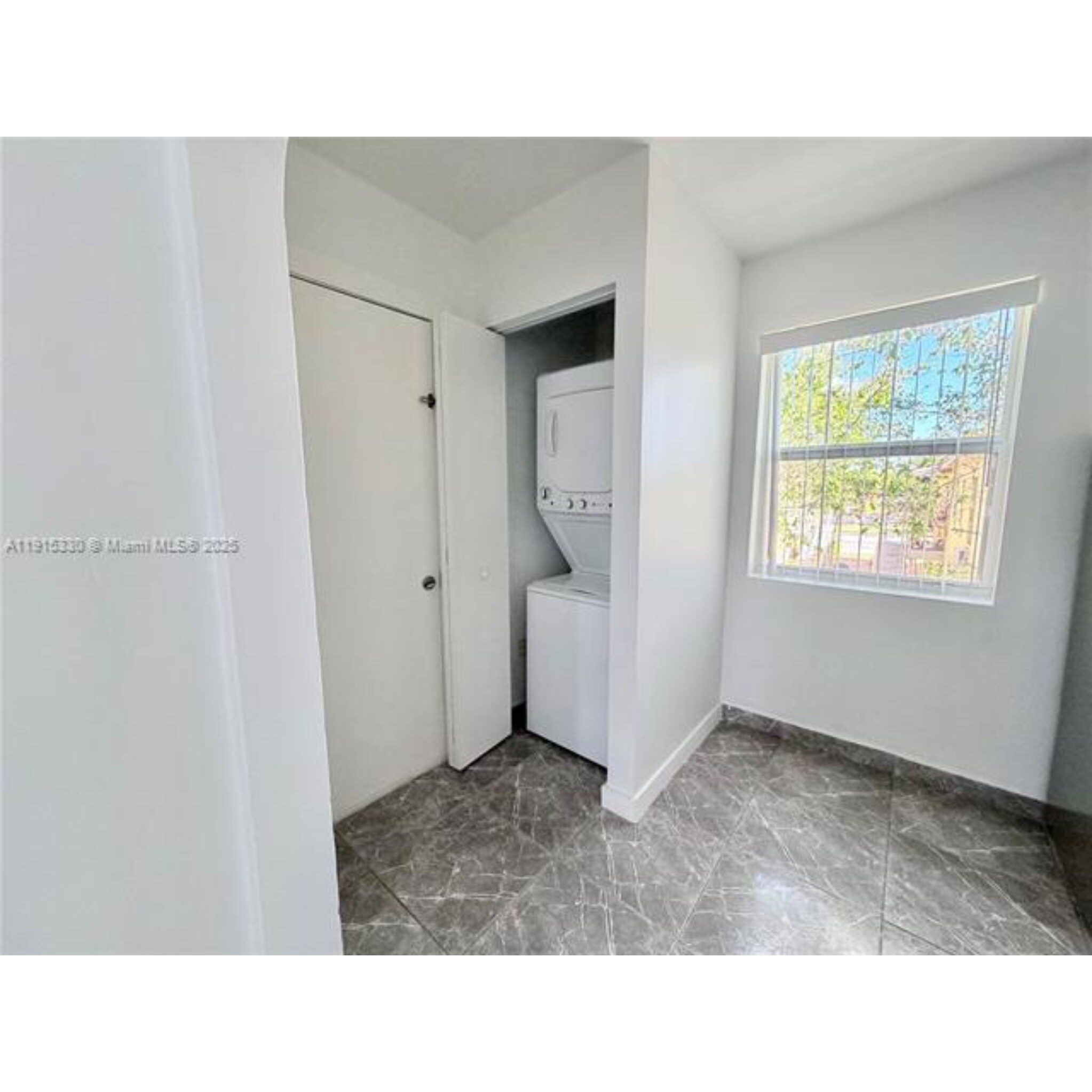 Building Photo - 11 Sidonia Ave