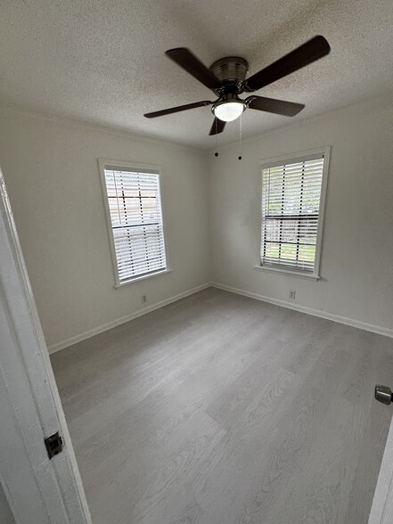 Building Photo - 1773 Windsor Dr