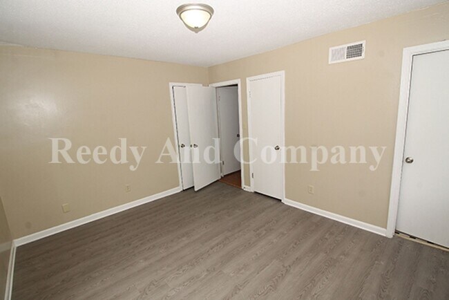 Building Photo - 3685 Bryn Mawr Dr
