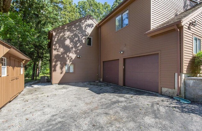 Building Photo - 585 Webbs Hill Rd