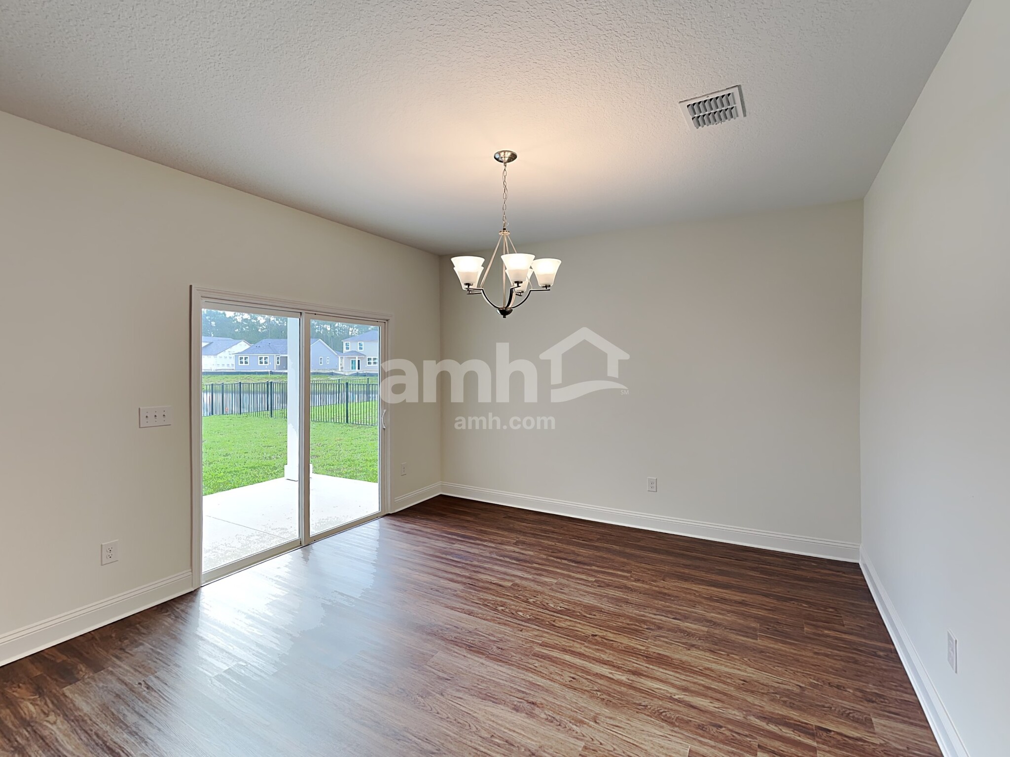 Building Photo - 12 S Forest Creek Dr