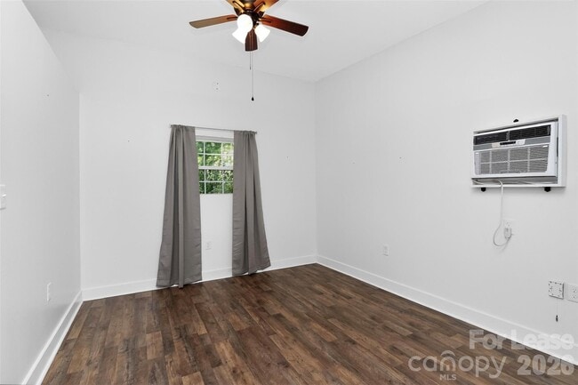 Building Photo - 1954 Garibaldi Ave