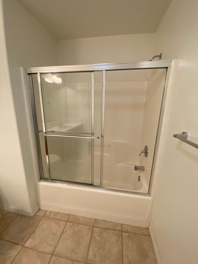 Building Photo - Beautiful Somerset Single Story Townhome N...