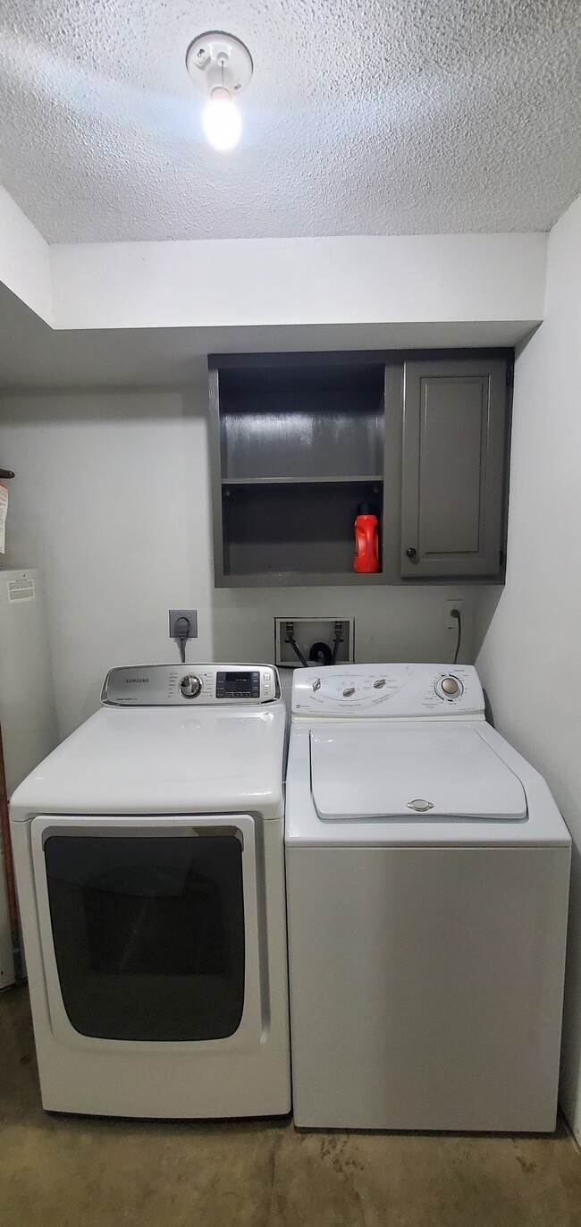 Building Photo - 3731 33rd Ave SW
