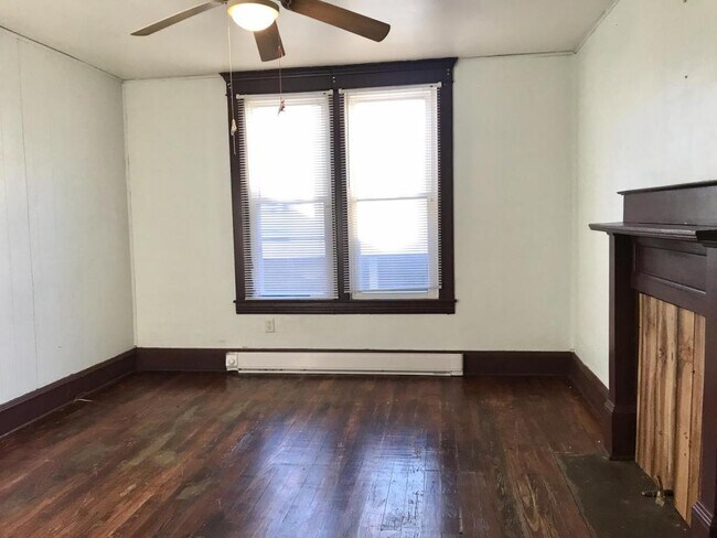 Building Photo - 103 Locust St