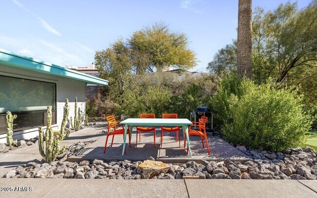 Building Photo - 7440 E Cave Creek Rd