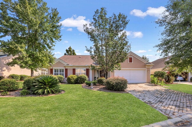 Primary Photo - 5 Lacebark Ln