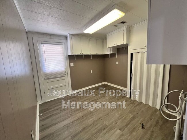 Building Photo - 3105 Deaton St