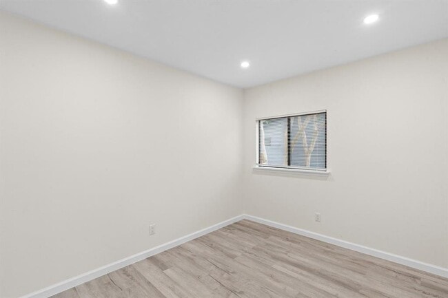 Building Photo - 2508 Dovemeadow Dr
