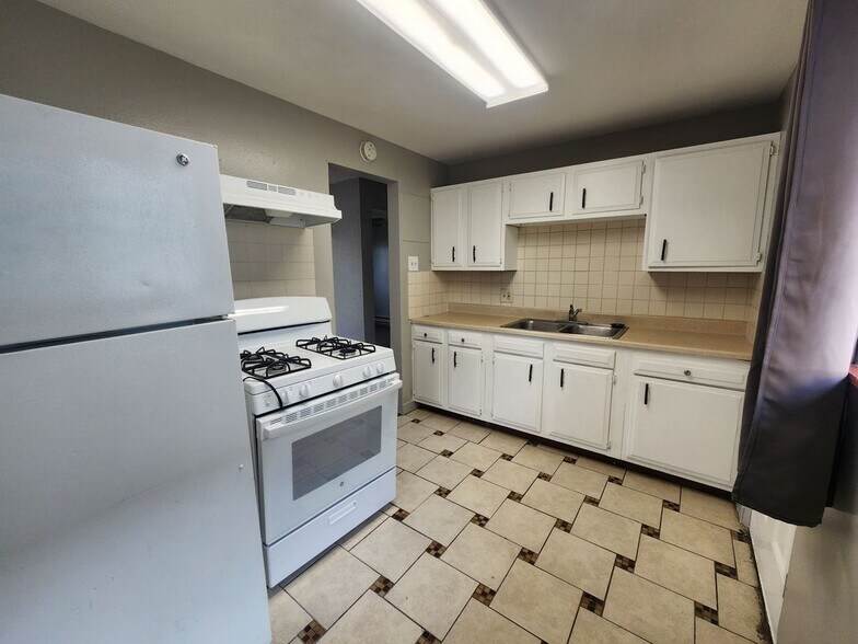 Building Photo - 1056 Dayton St