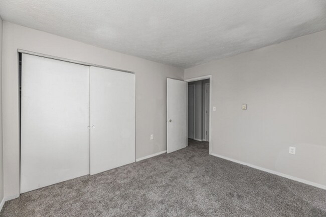 Building Photo - Recently renovated 1-bedroom suite