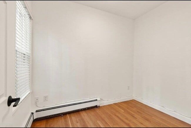 Building Photo - 171 Brooks St