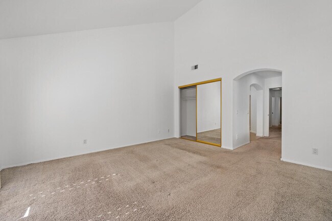 Building Photo - 620 Holbrook Ct