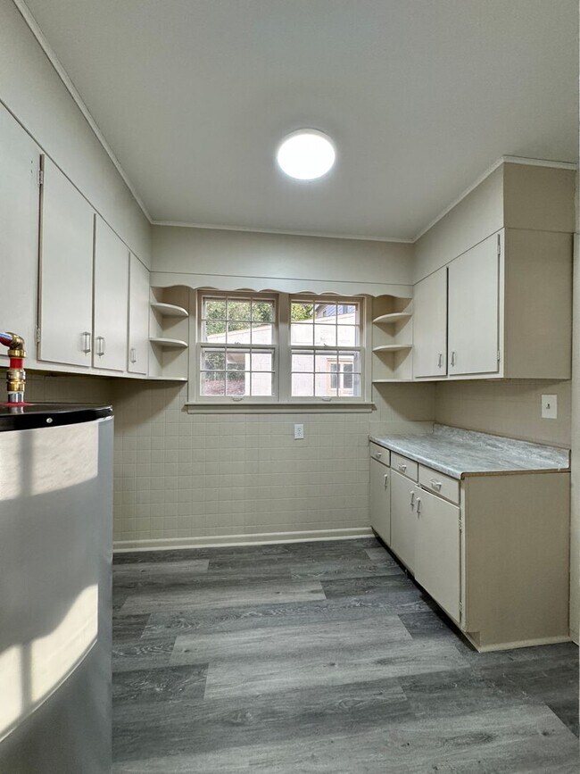 Building Photo - 1820 Tunnel Blvd