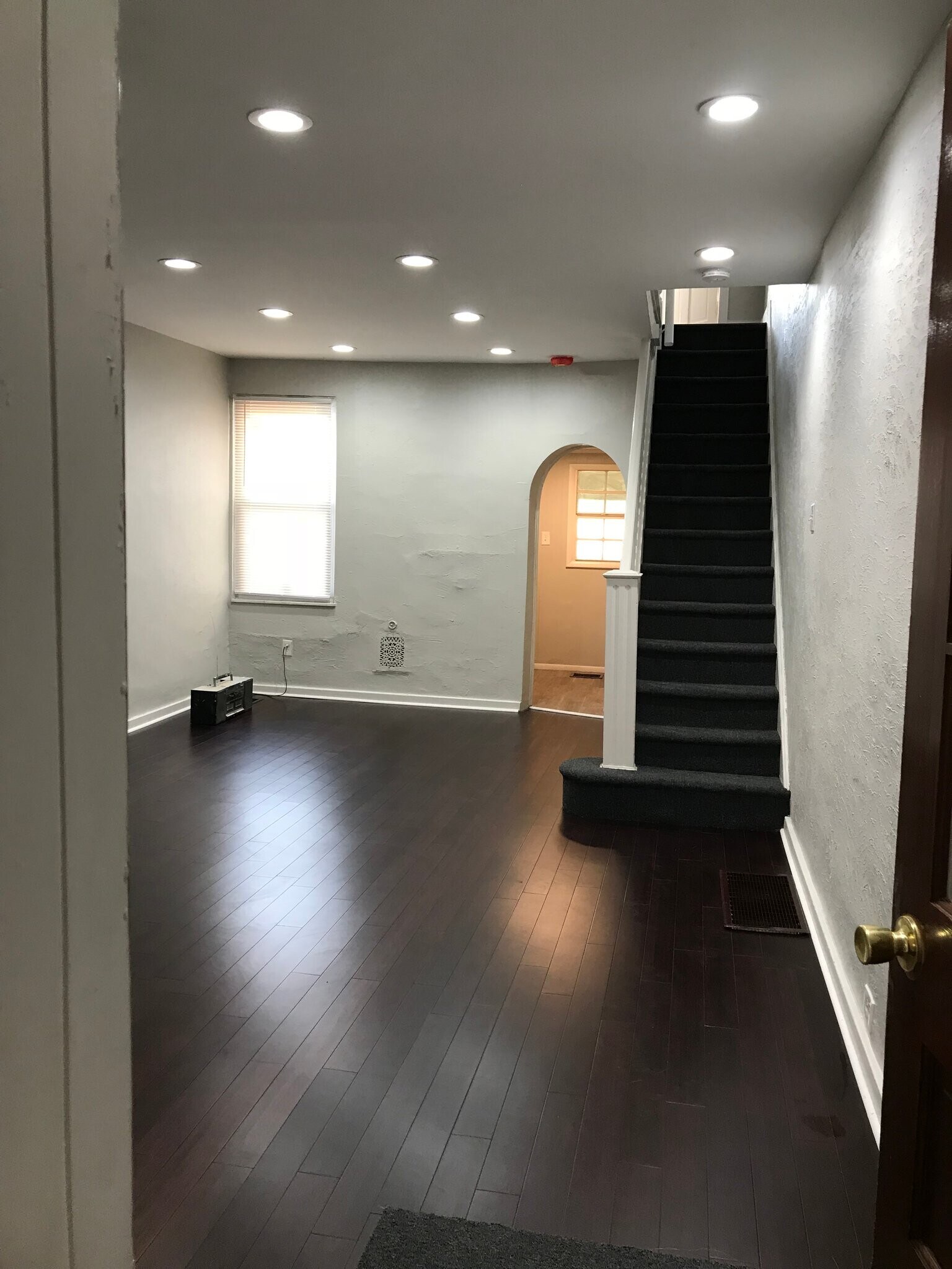 Building Photo - 6439 Glenmore Ave