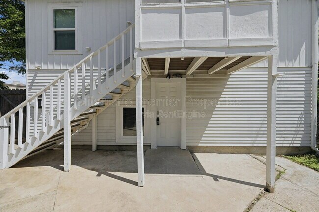 Building Photo - 310 S Barrett Ave