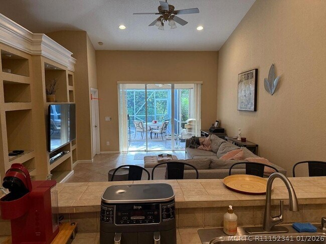 Building Photo - 328 W Coral Trace Cir