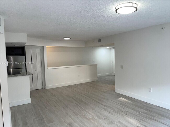 Building Photo - 4171 N Haverhill Rd