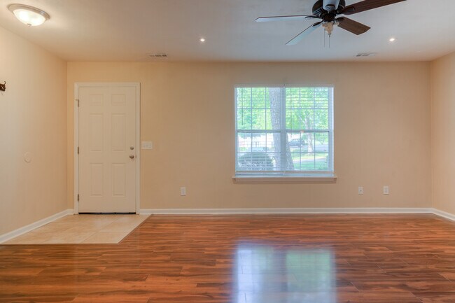 Building Photo - 846 Patrick Henry Dr