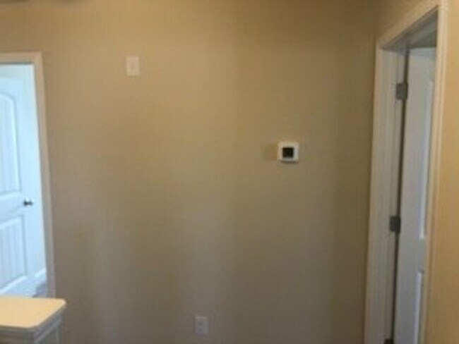 Building Photo - 44 Hartland Ct