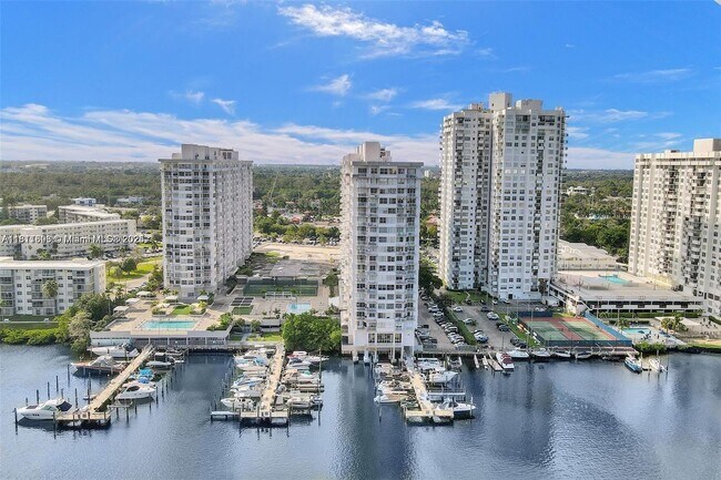 Building Photo - 18051 Biscayne Blvd