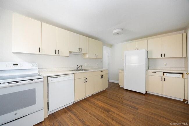 Building Photo - 29 Delano St