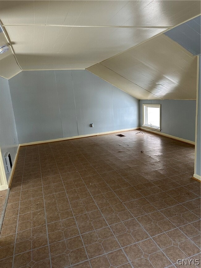 Building Photo - 705 N James St