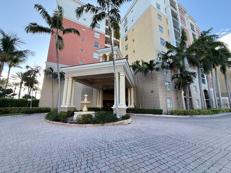 Building Photo - 17145 N Bay Rd