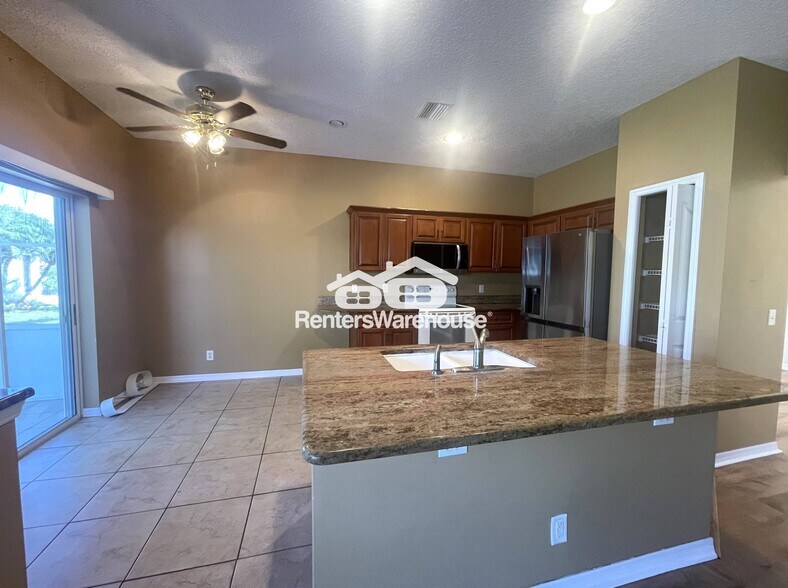 Building Photo - 884 Addison Dr NE