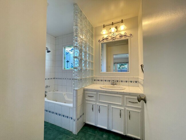 Building Photo - Adorable Two-Bedroom in the Hillcrest Area of Pacific Grove!